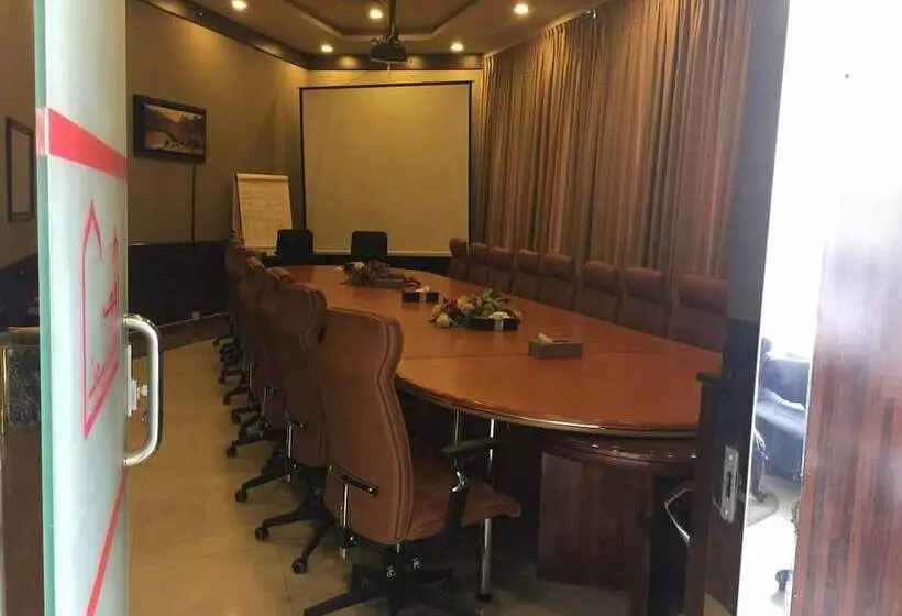 هتل Altoot Palace Furnished Apartments 2
