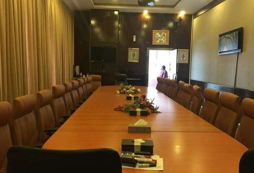 ホテル Altoot Palace Furnished Apartments 2