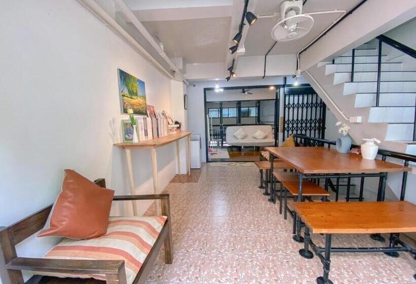 هتل Sleep Owl Hostel