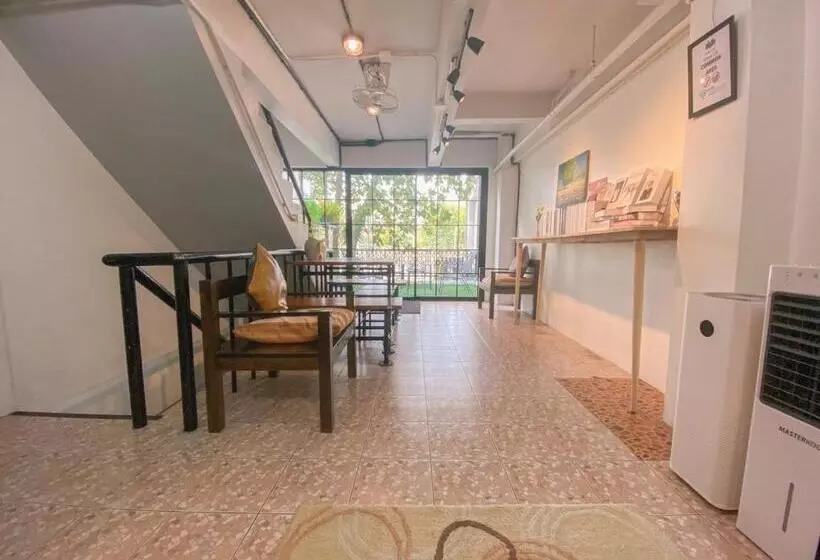 هتل Sleep Owl Hostel