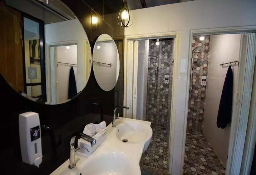 هتل Sleep Owl Hostel