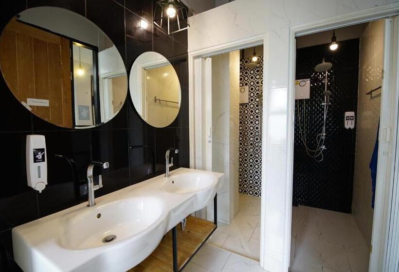 هتل Sleep Owl Hostel