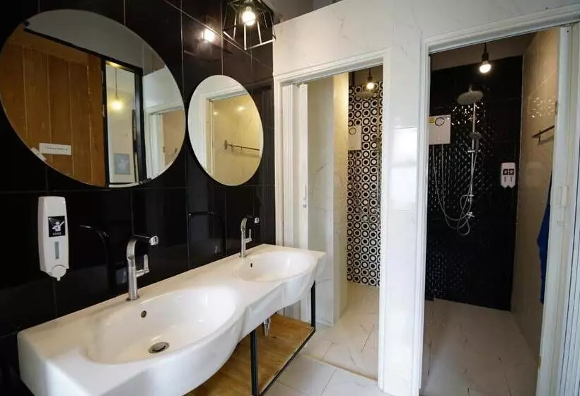 هتل Sleep Owl Hostel