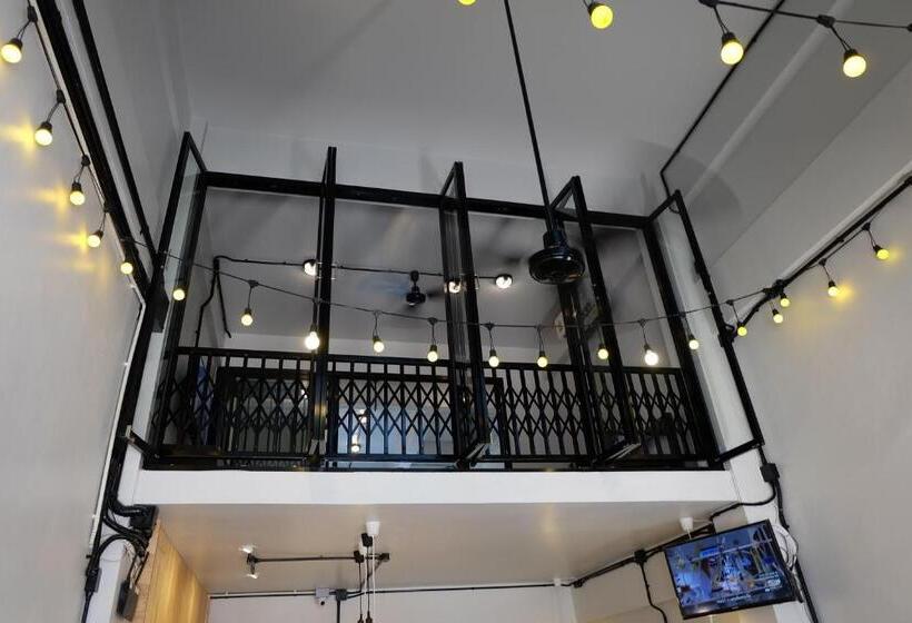 هتل Sleep Owl Hostel