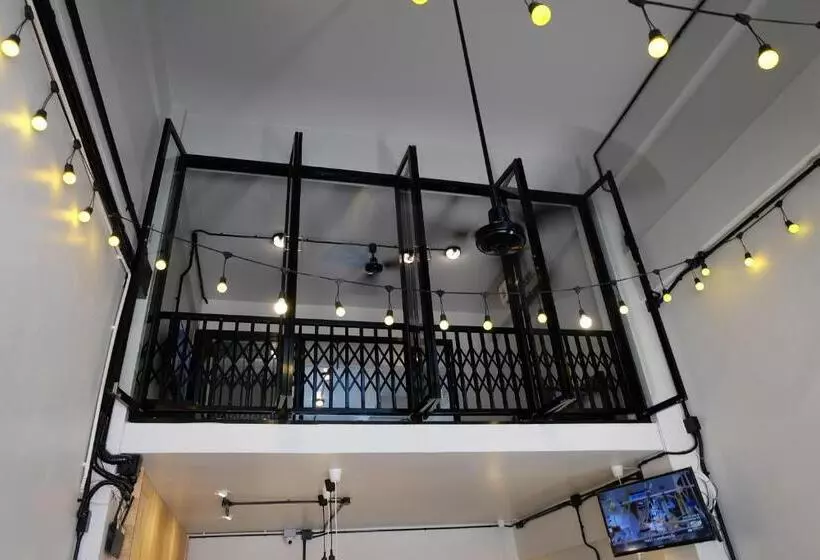 هتل Sleep Owl Hostel