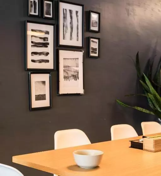 هتل The Cocoon Hostel