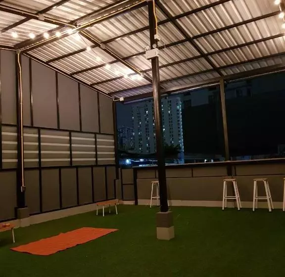 هتل The Cocoon Hostel