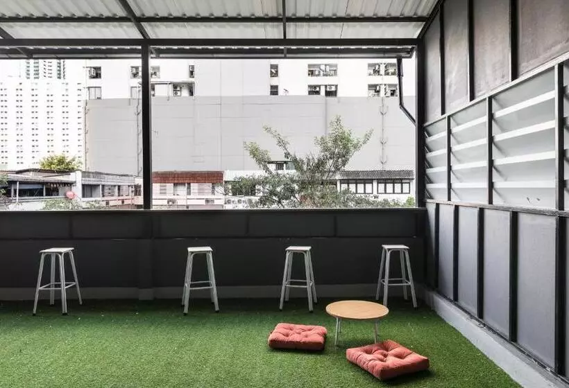 هتل The Cocoon Hostel