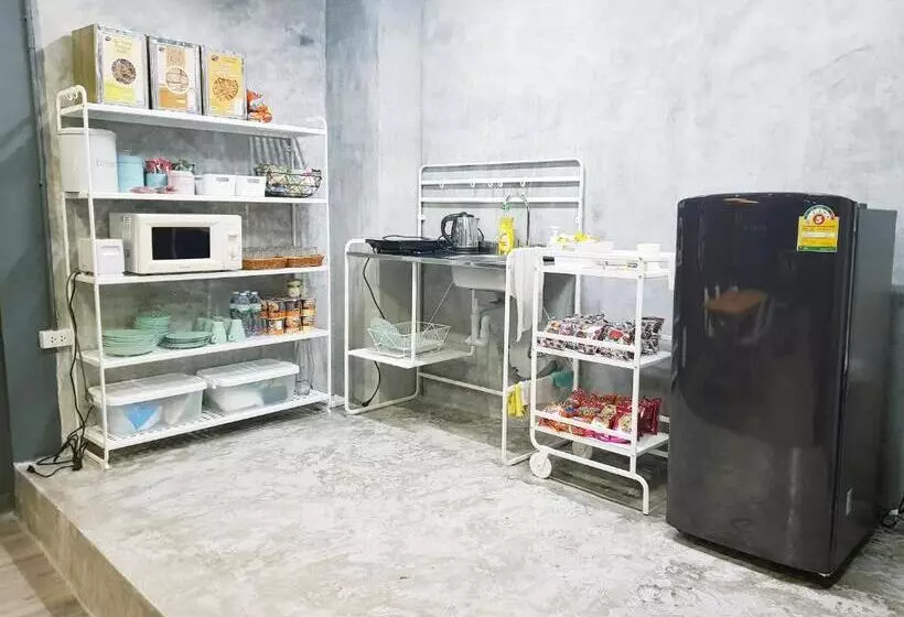 هتل The Cocoon Hostel