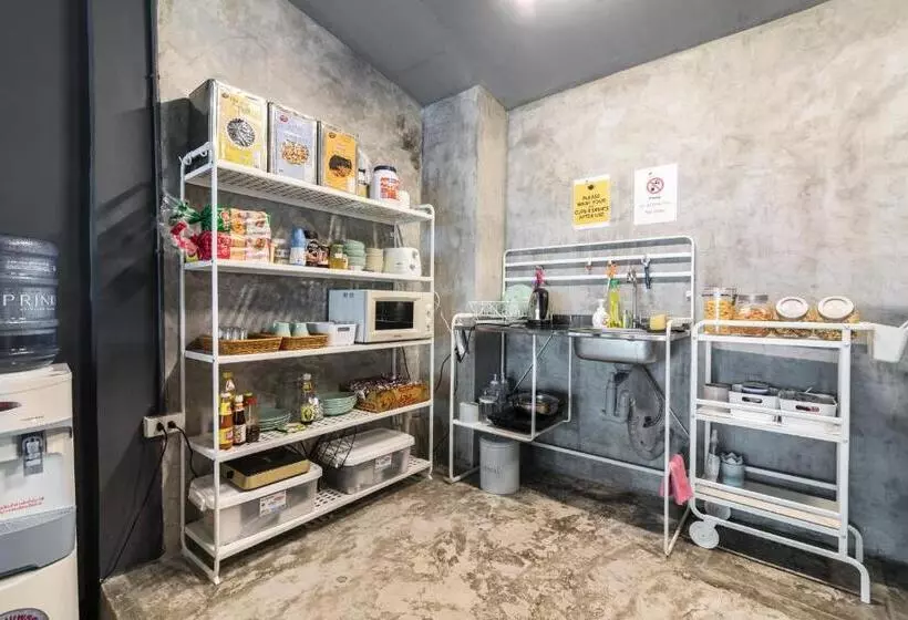 هتل The Cocoon Hostel