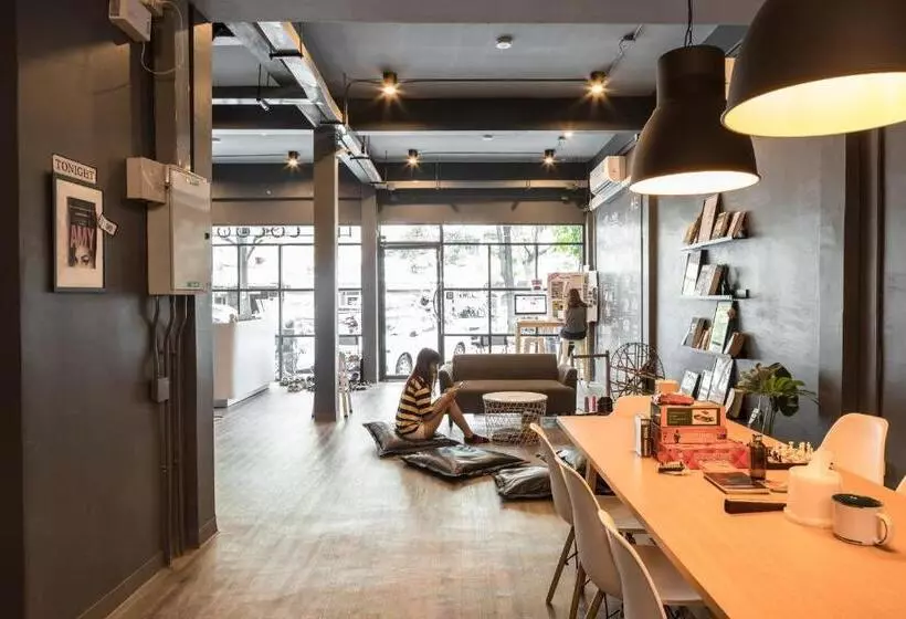 هتل The Cocoon Hostel