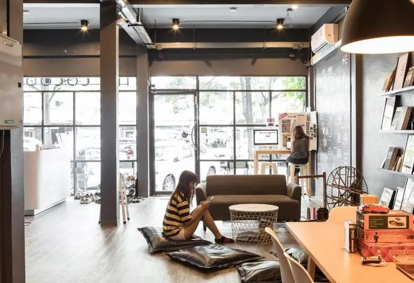 هتل The Cocoon Hostel