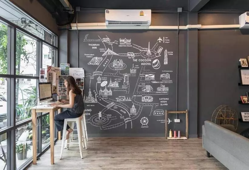 هتل The Cocoon Hostel