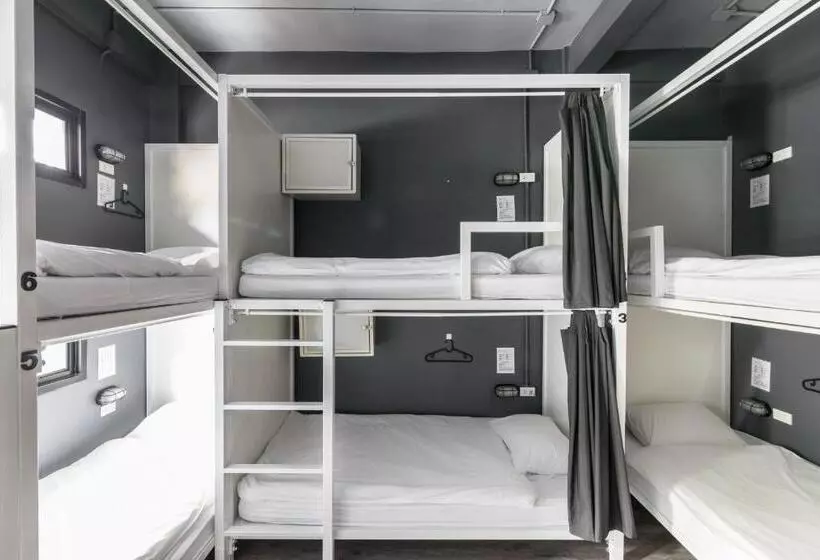 هتل The Cocoon Hostel