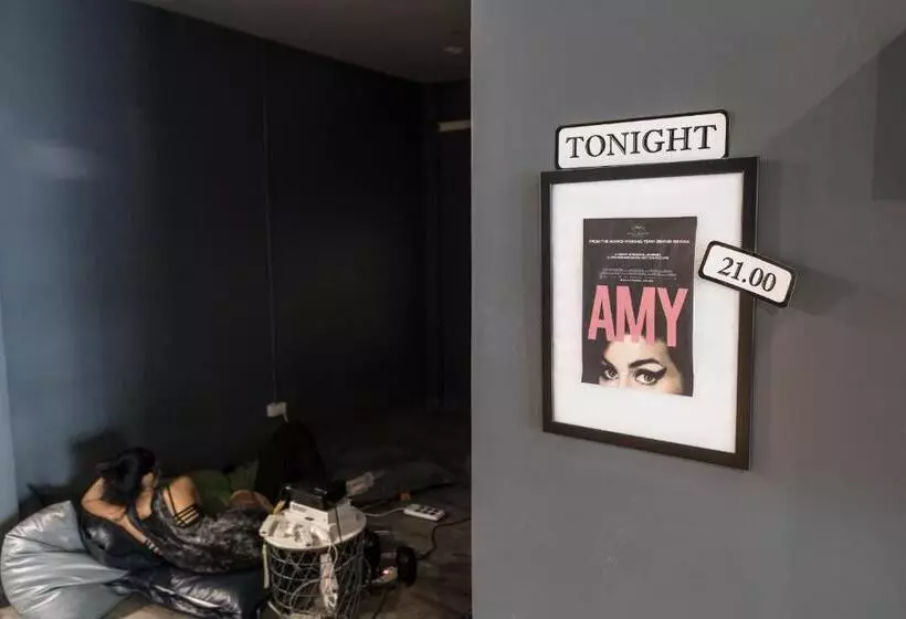 هتل The Cocoon Hostel