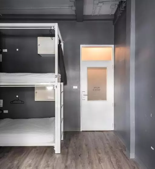 هتل The Cocoon Hostel