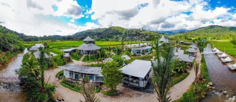 هتل The White House Boutique Resort