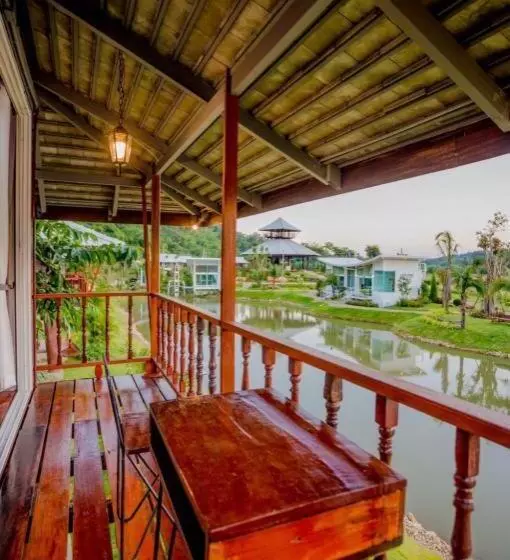 ホテル The White House Boutique Resort