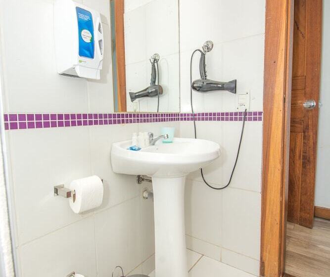 فندق Bamboo Buzios Hostel