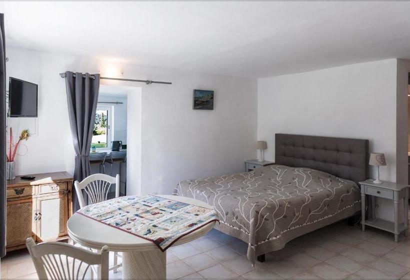 בית מלון כפרי Ecuries Sainte Croix