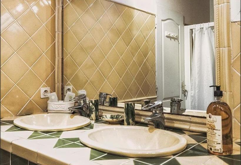 בית מלון כפרי Ecuries Sainte Croix