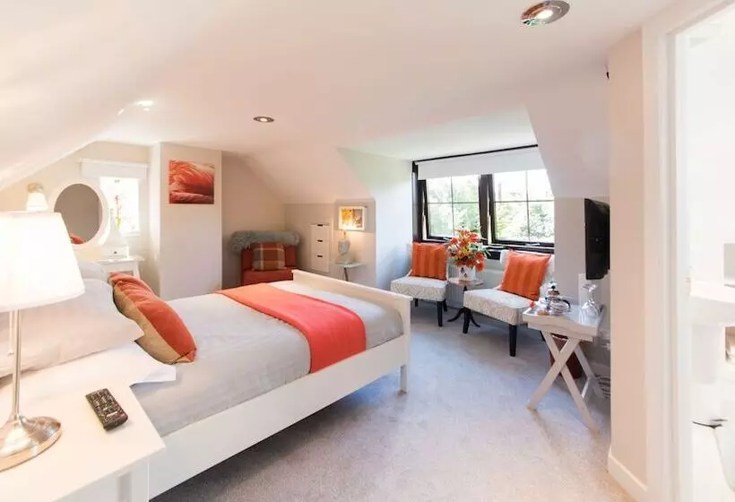 هتل Justb Deva Edinburgh