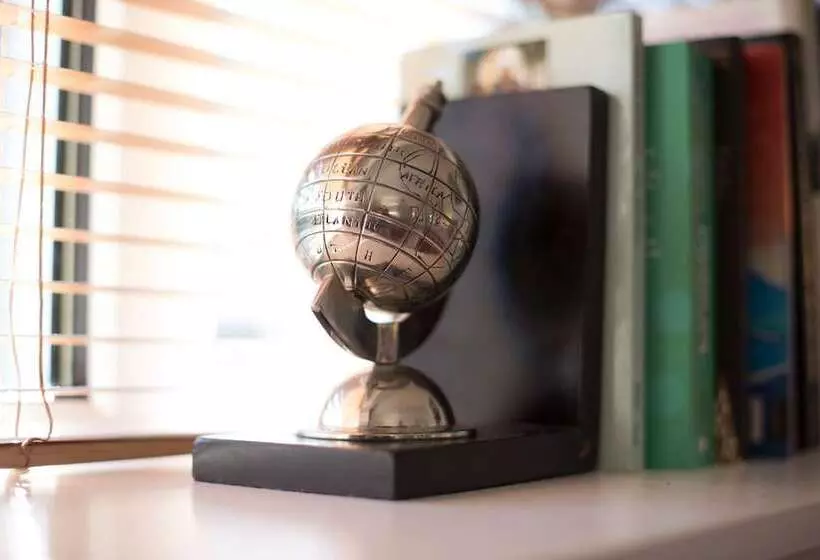 هتل Justb Deva Edinburgh