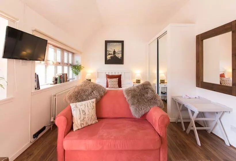 هتل Justb Deva Edinburgh