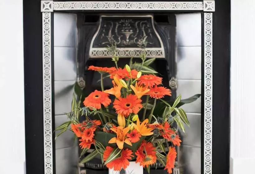 هتل Justb Deva Edinburgh