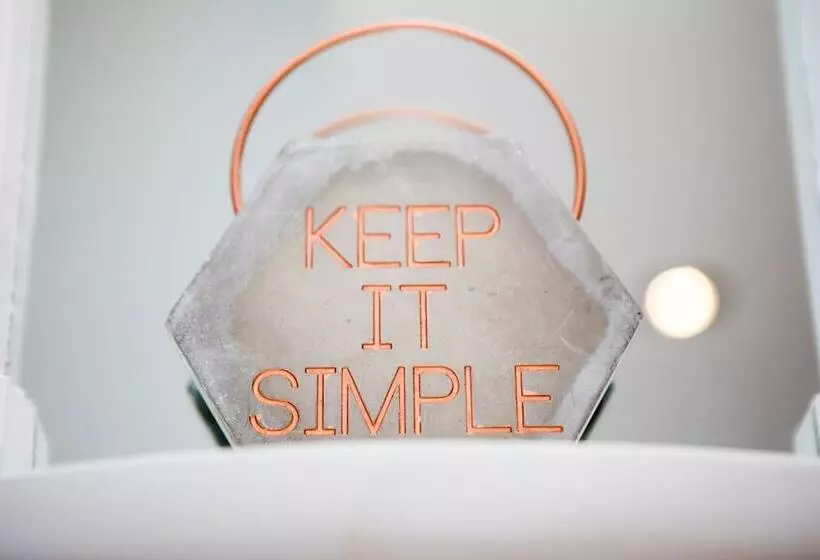 هتل Justb Deva Edinburgh