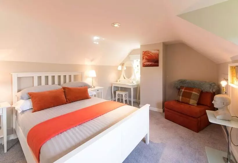 هتل Justb Deva Edinburgh