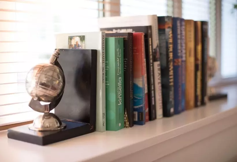 هتل Justb Deva Edinburgh