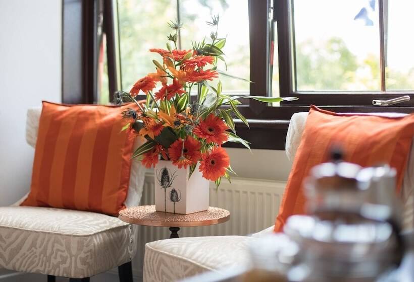 호텔 Justb Deva Edinburgh