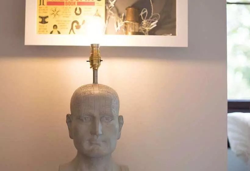 هتل Justb Deva Edinburgh