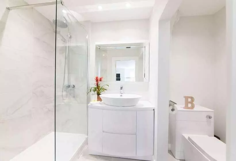 هتل Justb Deva Edinburgh