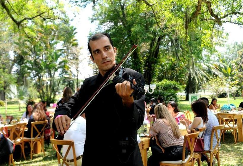 בית מלון כפרי Lake House Resort