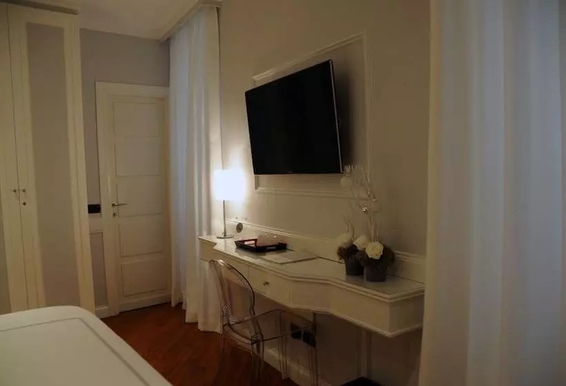 هتل Suite Fontana Di Trevi