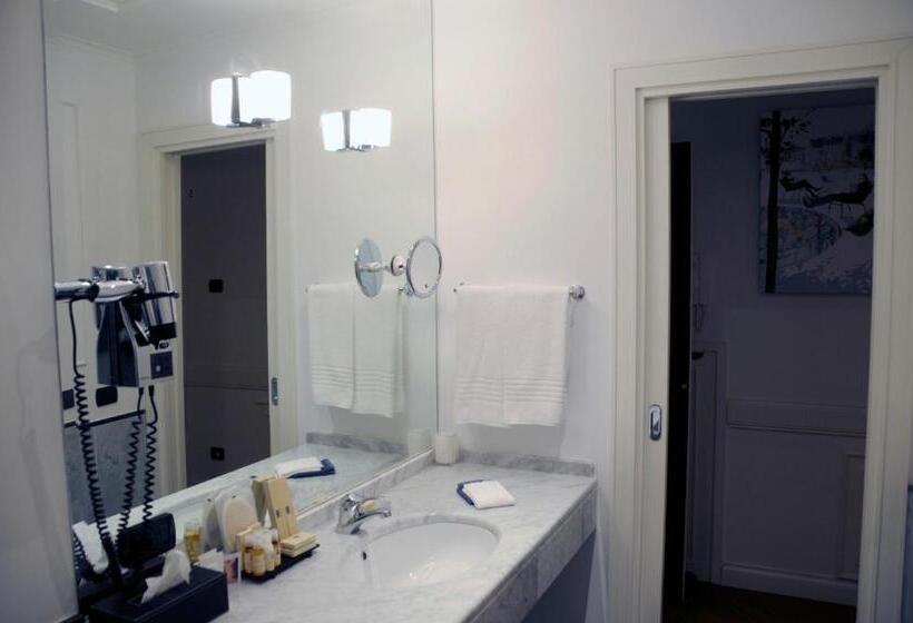 هتل Suite Fontana Di Trevi