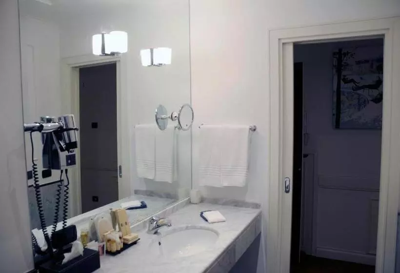 هتل Suite Fontana Di Trevi