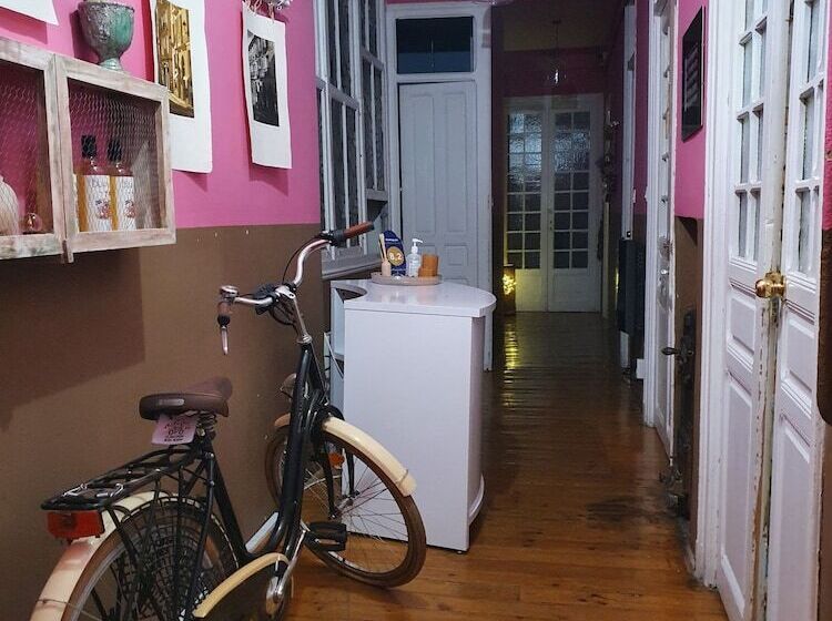 هتل Theplacetobe B&b