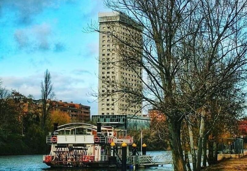 هتل Theplacetobe B&b