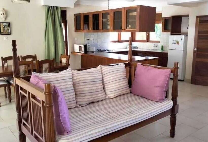 Отель Villa Mandhari  Diani Beach