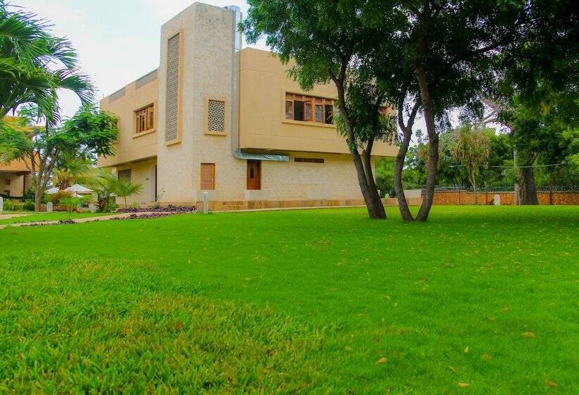 Отель Villa Mandhari  Diani Beach