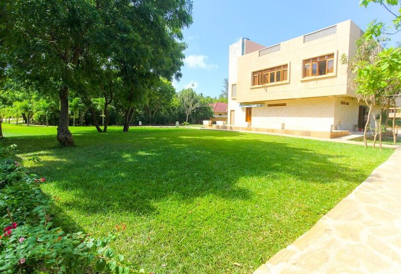 Отель Villa Mandhari  Diani Beach
