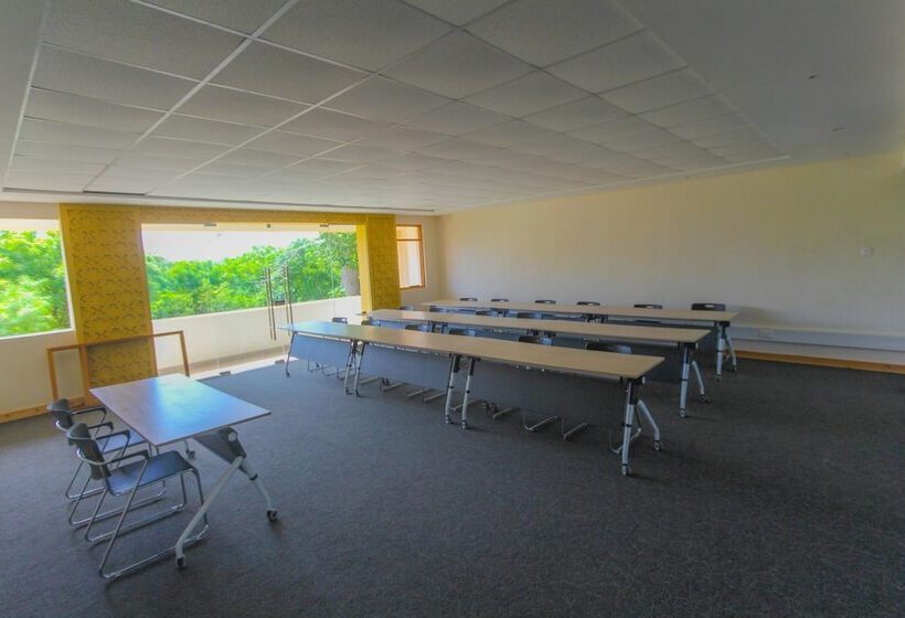 Отель Villa Mandhari  Diani Beach