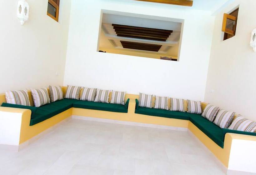 Отель Villa Mandhari  Diani Beach