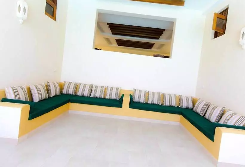 هتل Villa Mandhari  Diani Beach