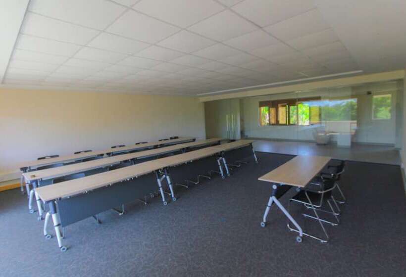 Отель Villa Mandhari  Diani Beach