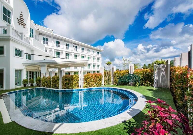 Отель Chada@nakhon