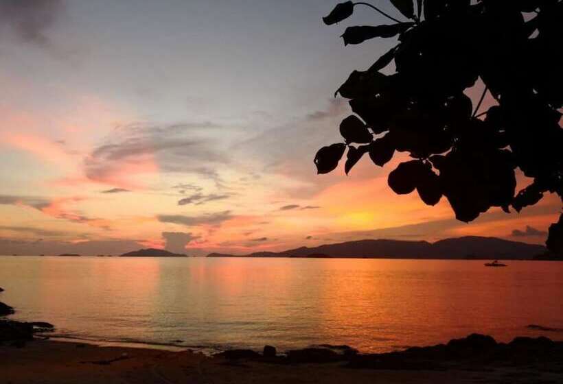 هتل Charming Lipe Beach Resort
